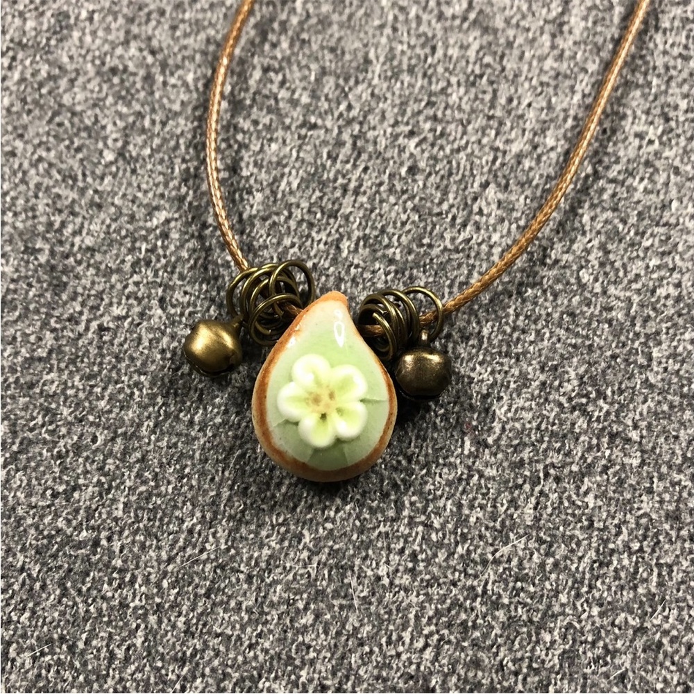 Daisy with Green Ceramic Necklace ~ Brand New!